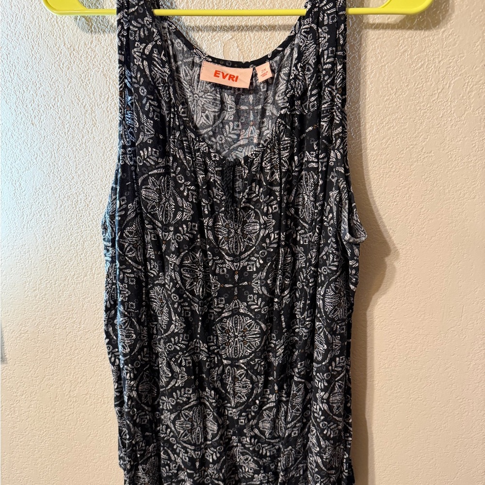 EVRI Monochrome Patterned Tank Top